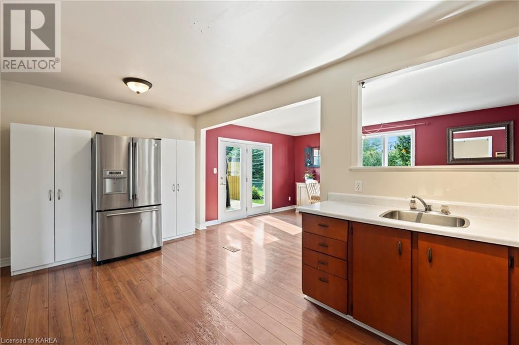 1314 WAVERLEY Crescent