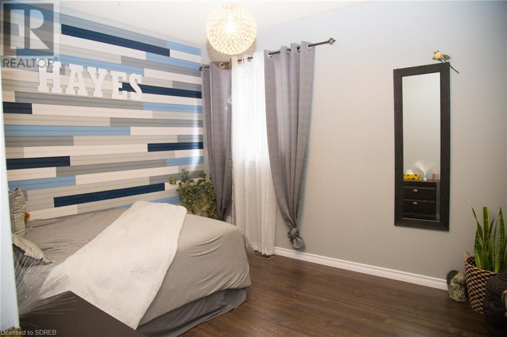 5 SIMCOE Boulevard