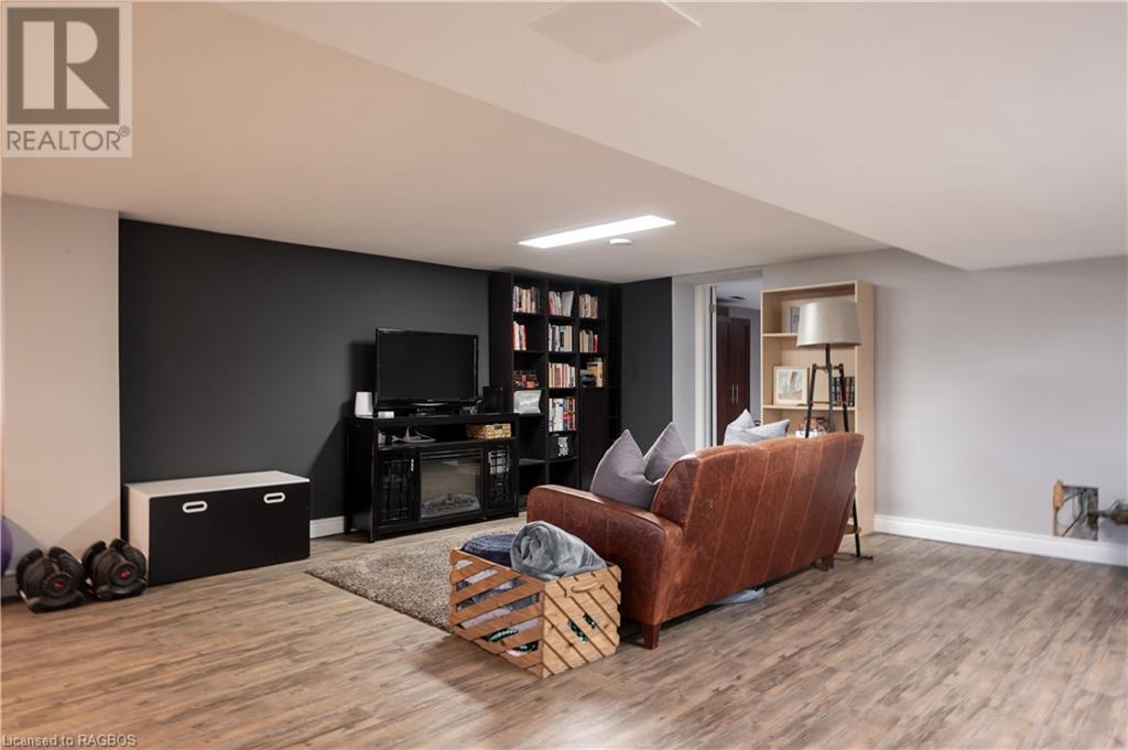 600 26TH Street W