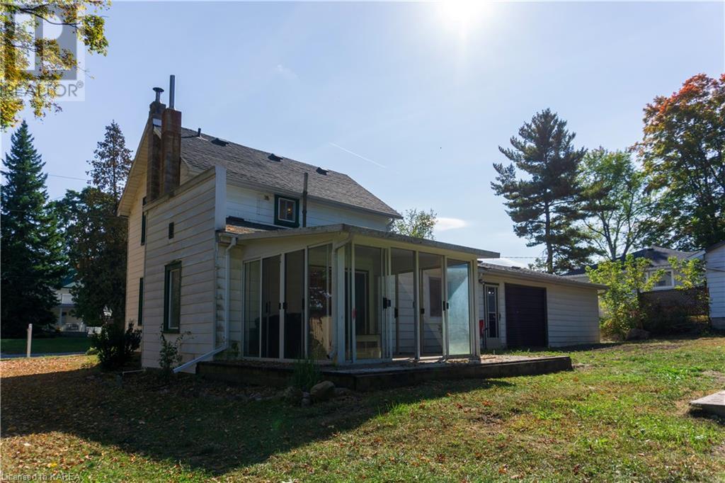 254 RIVER Street W