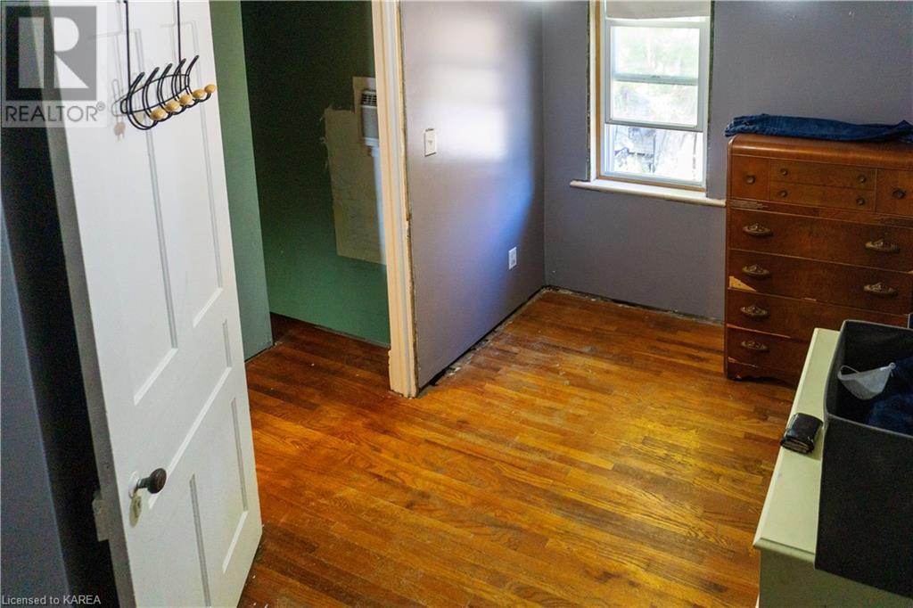 254 RIVER Street W