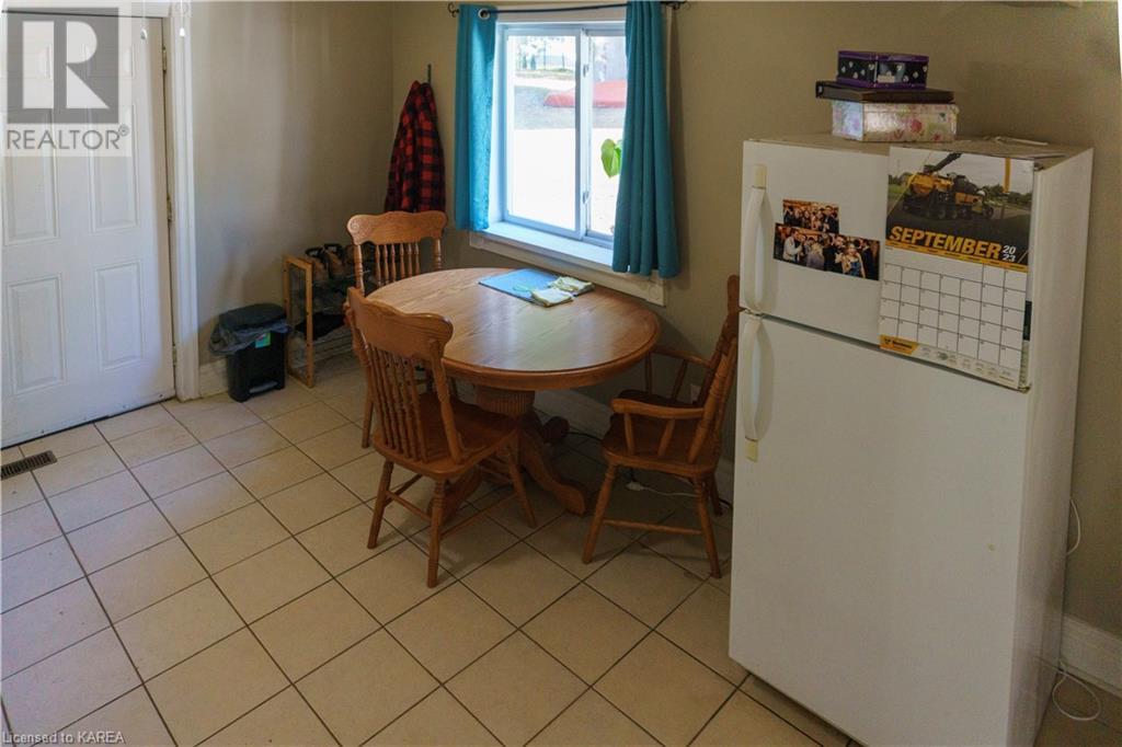 254 RIVER Street W