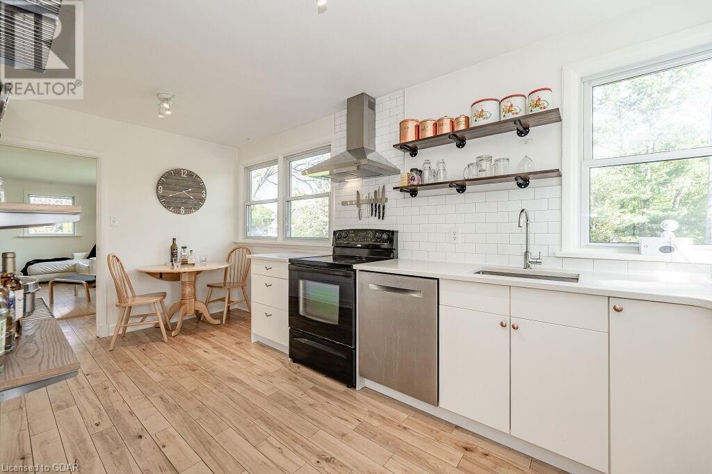 4 LOCKYER Road