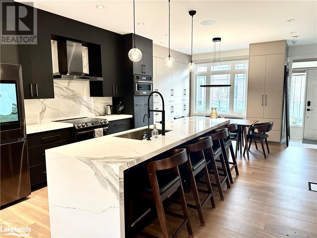 22 MONTCLAIR Mews