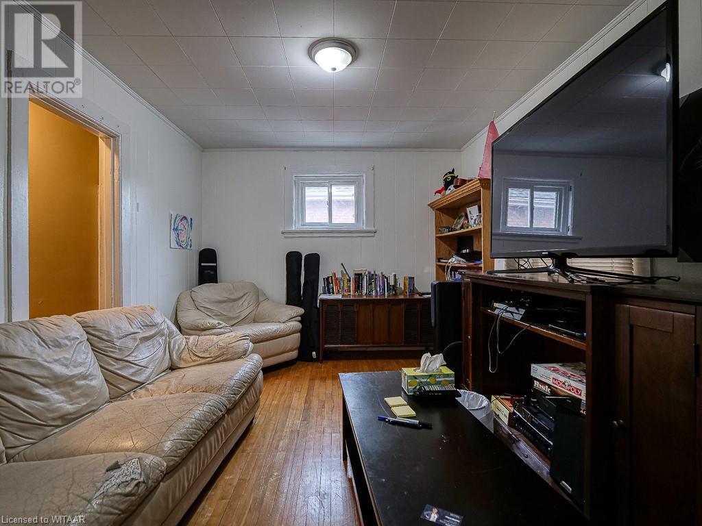 277 VANSITTART Avenue
