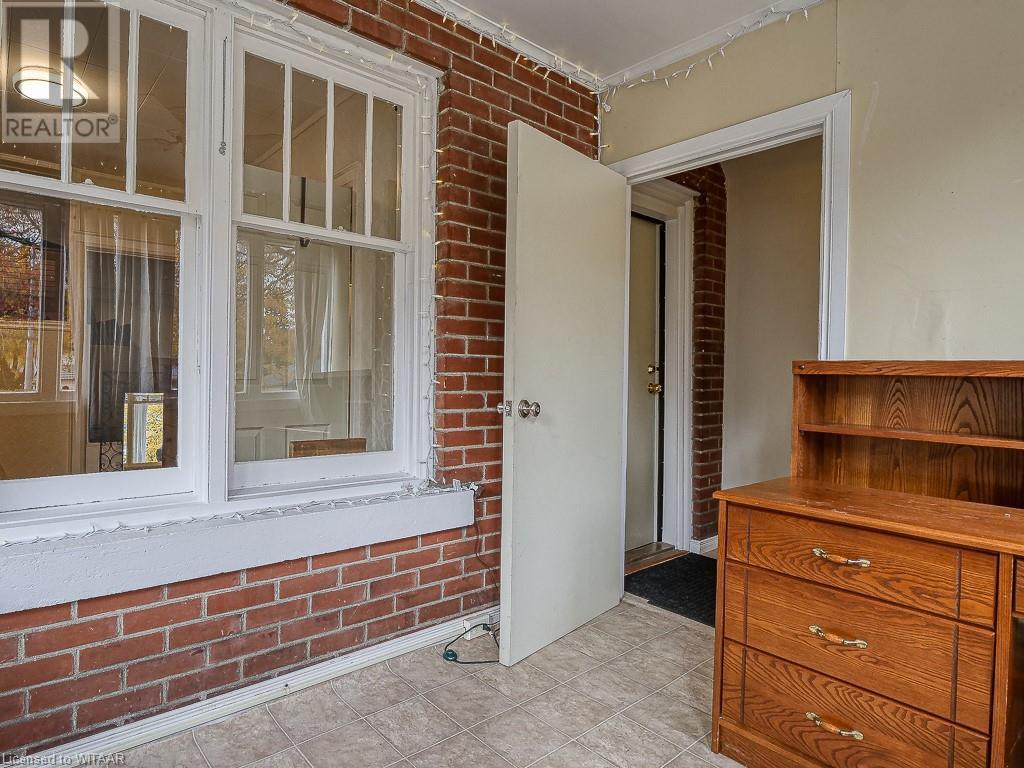 277 VANSITTART Avenue