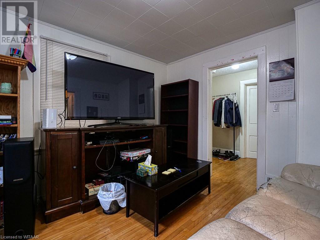 277 VANSITTART Avenue