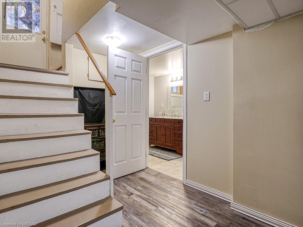 277 VANSITTART Avenue