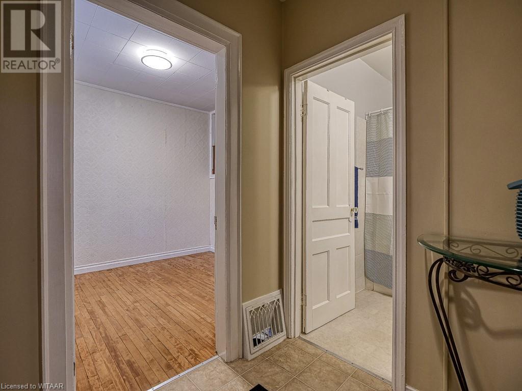277 VANSITTART Avenue