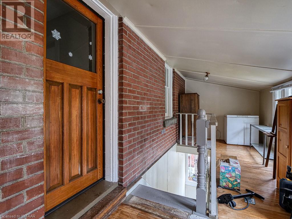 277 VANSITTART Avenue