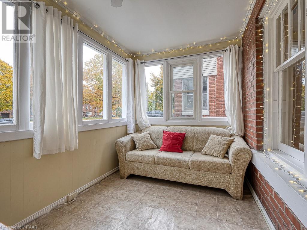 277 VANSITTART Avenue