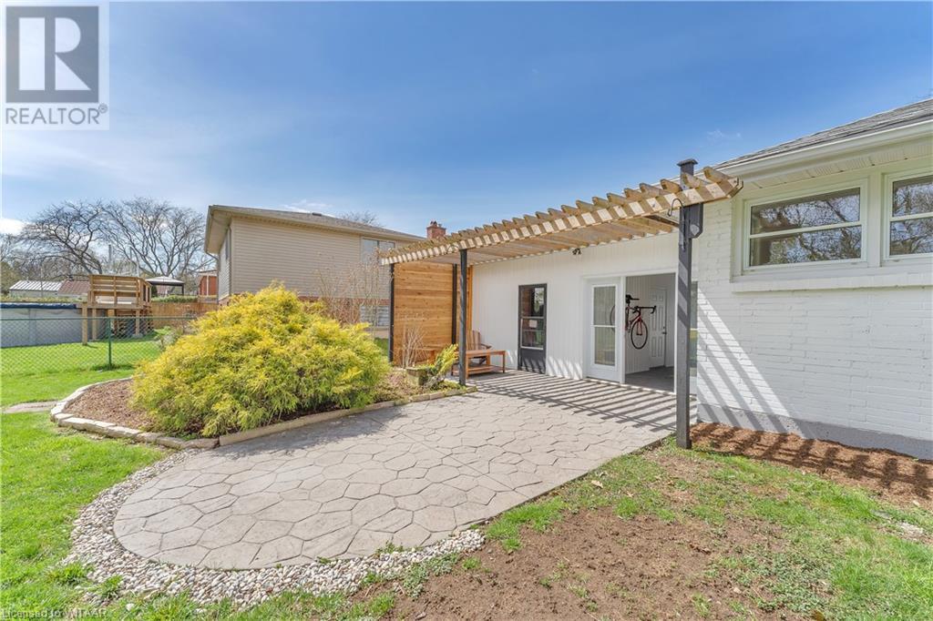 229 WOODWORTH Crescent