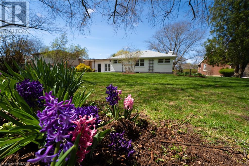 229 WOODWORTH Crescent