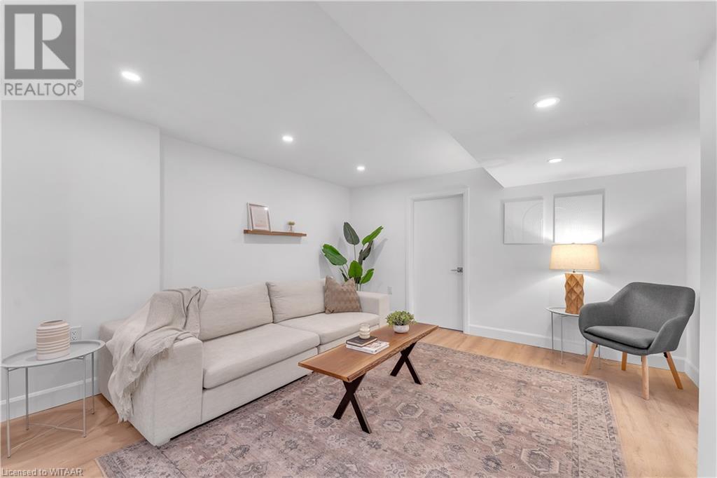 229 WOODWORTH Crescent