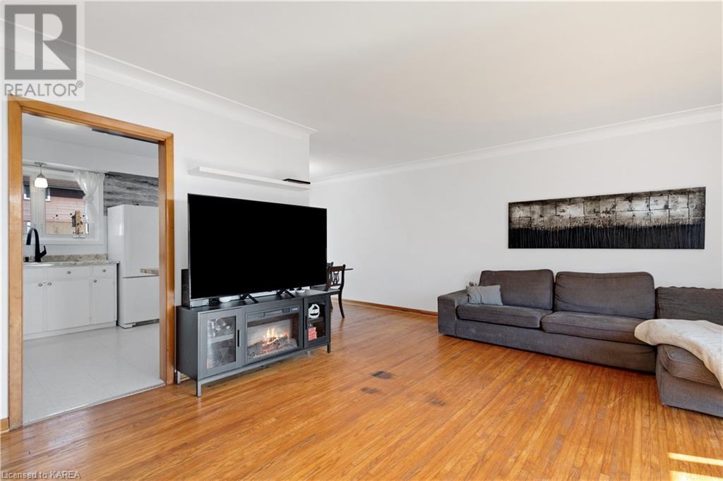 85 MORENZ Crescent