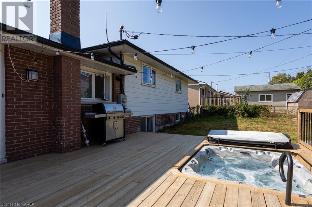 85 MORENZ Crescent