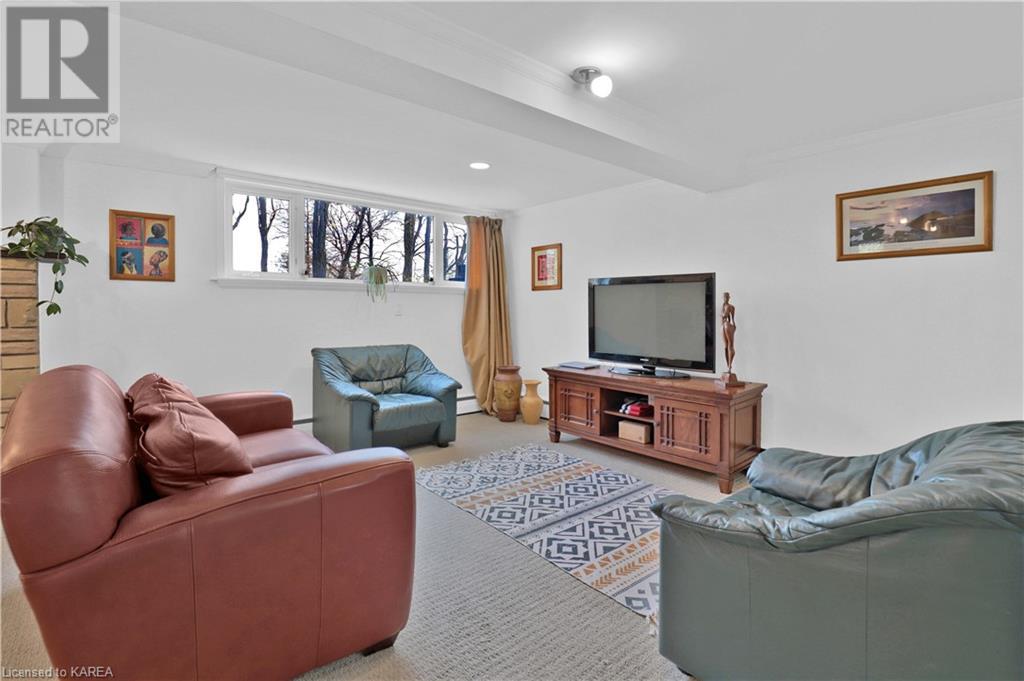 3 HELENA Place