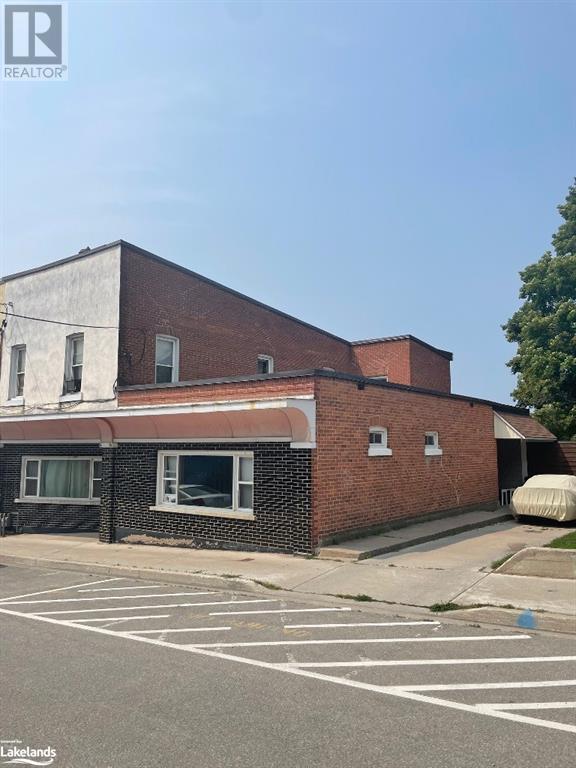 9 SIMCOE Street