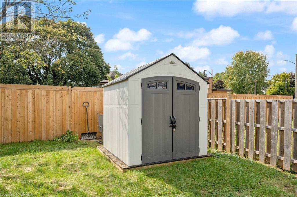 17 BOWES Avenue