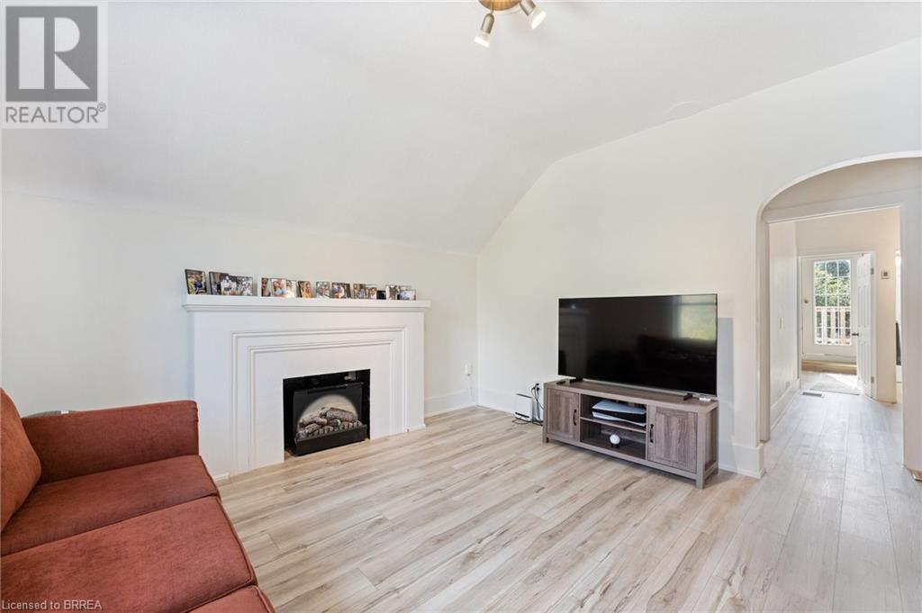 17 BOWES Avenue