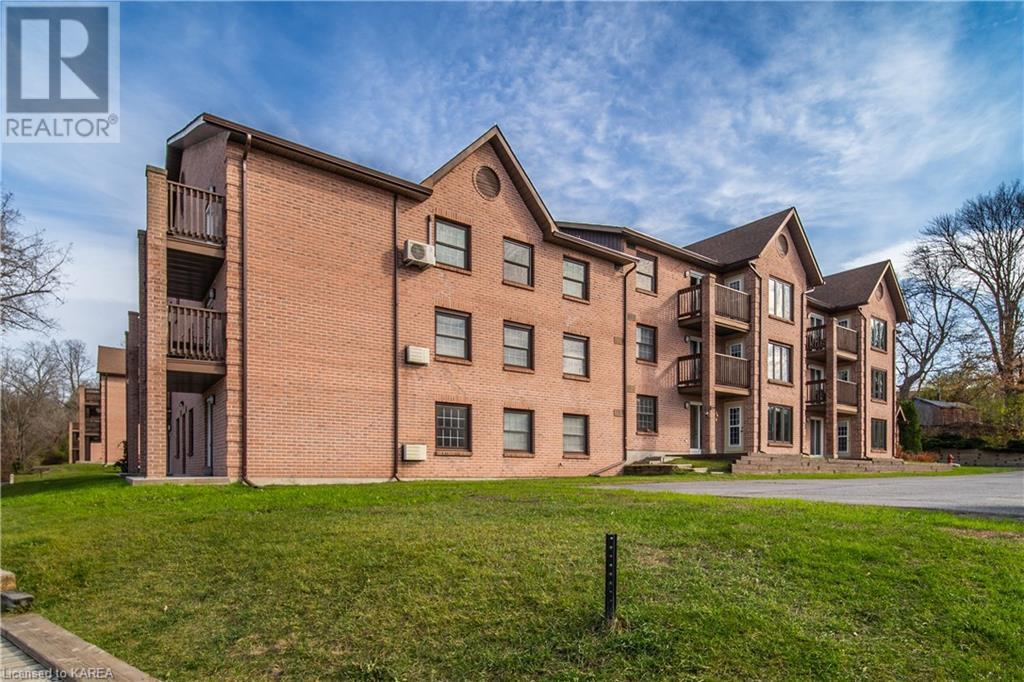 7 CENTRE Street S Unit# 203