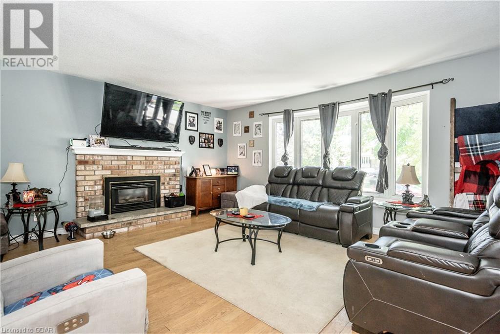 114 QUEENSDALE Crescent