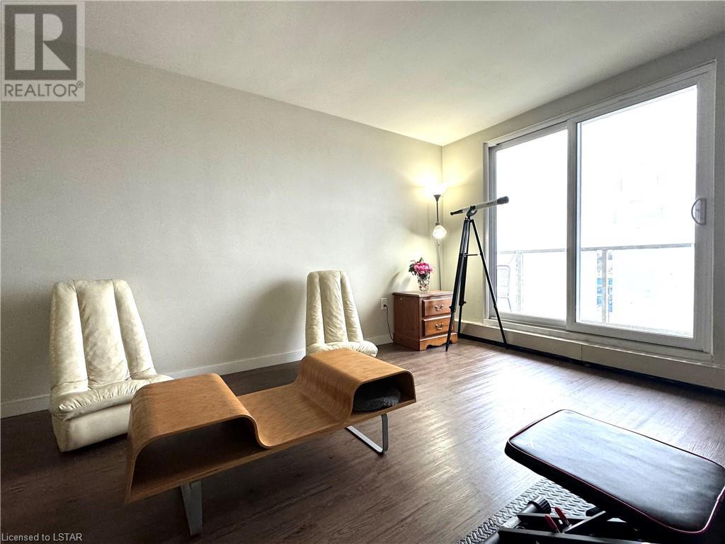 573 MORNINGTON Avenue Unit# 707