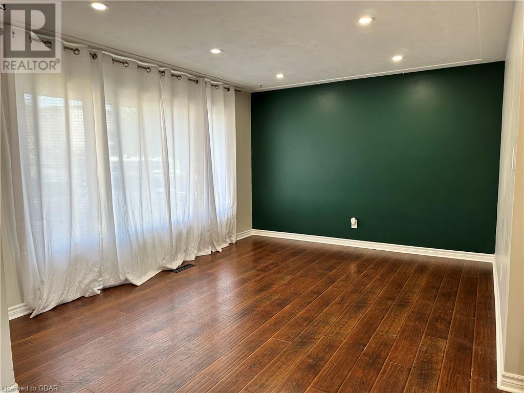 382 VICTORIA Road N Unit# UPPER