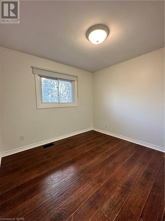 382 VICTORIA Road N Unit# UPPER