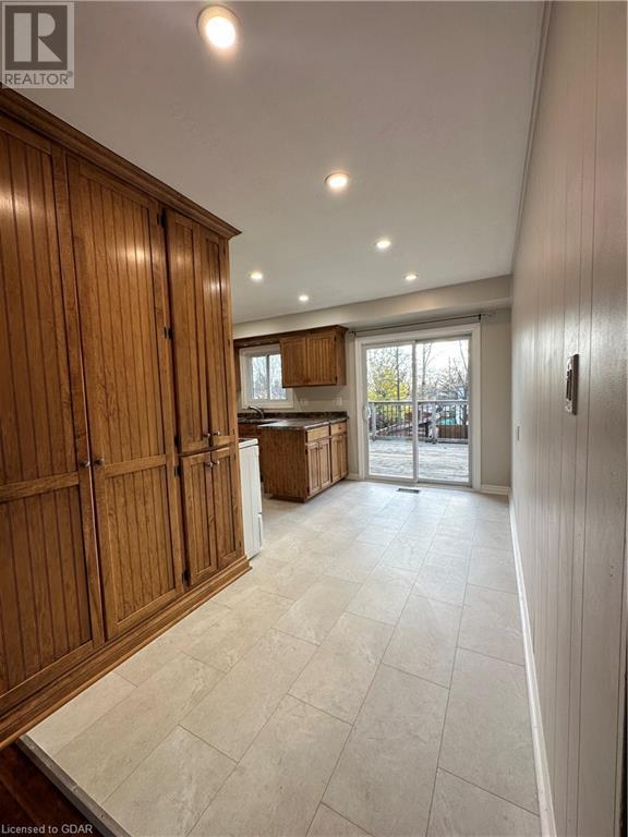 382 VICTORIA Road N Unit# UPPER