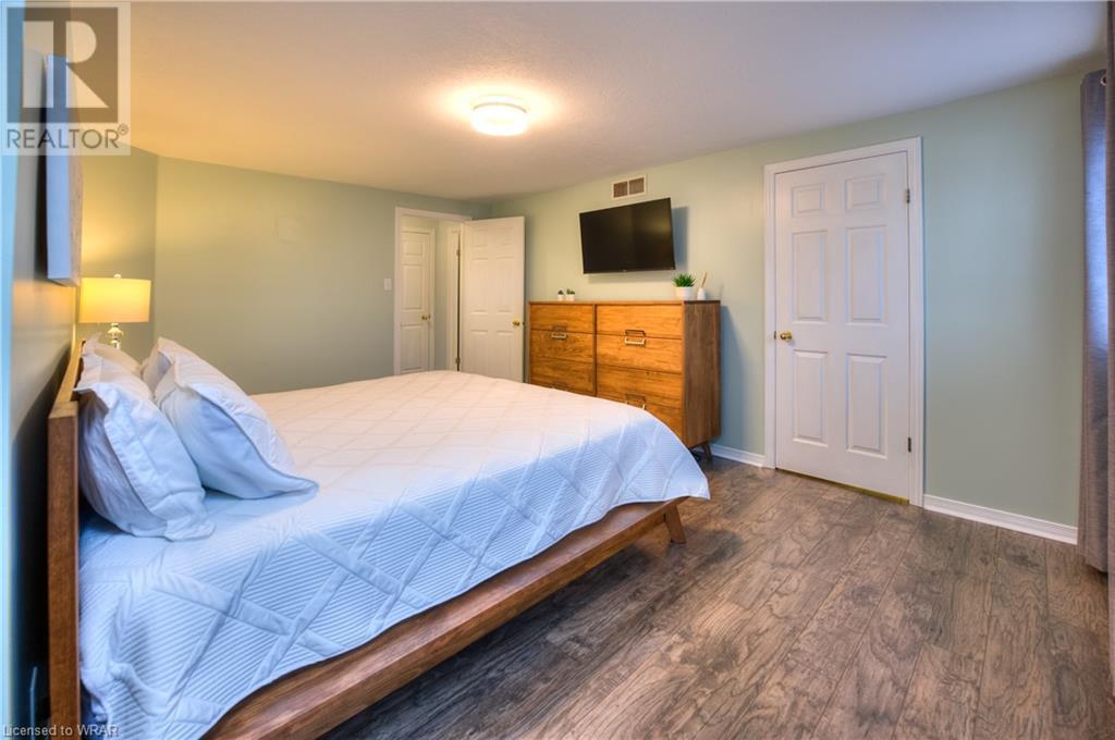 11 BEECHMANOR Crescent