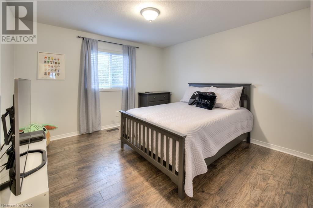 11 BEECHMANOR Crescent