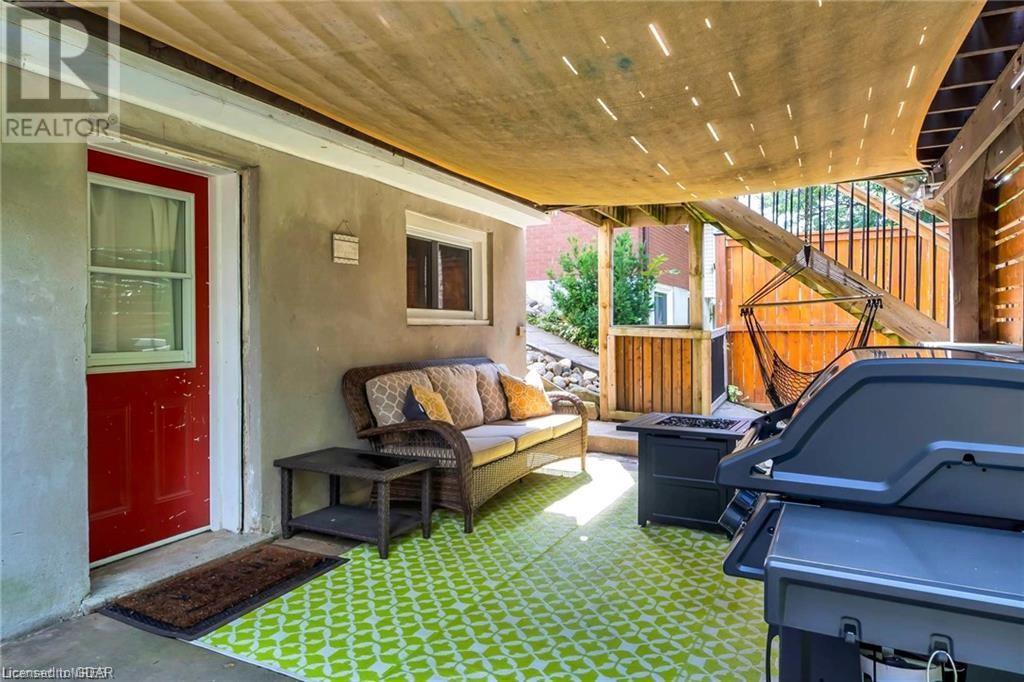 382 VICTORIA Road N Unit# LOWER
