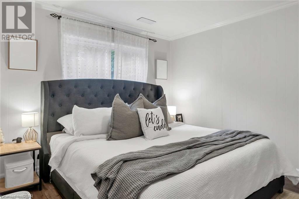 382 VICTORIA Road N Unit# LOWER