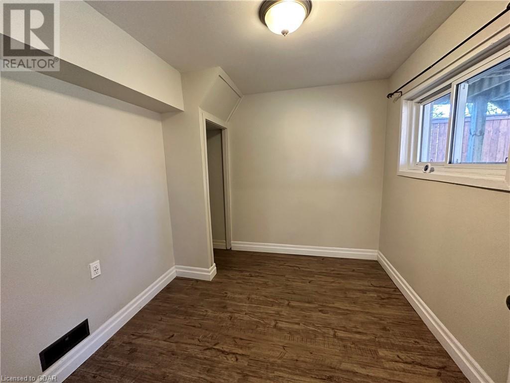 382 VICTORIA Road N Unit# LOWER