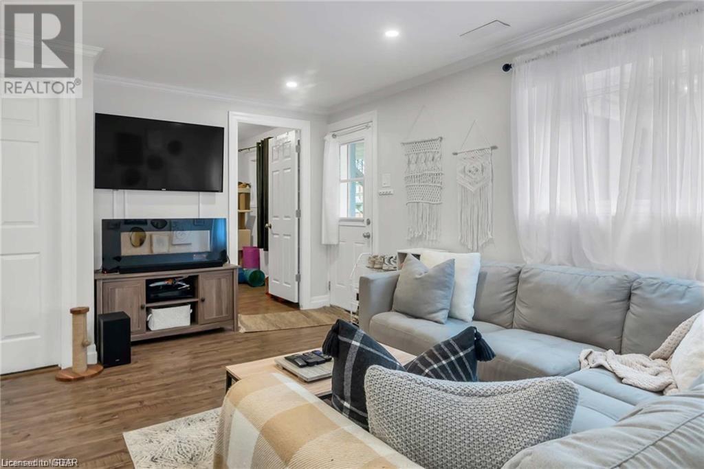 382 VICTORIA Road N Unit# LOWER