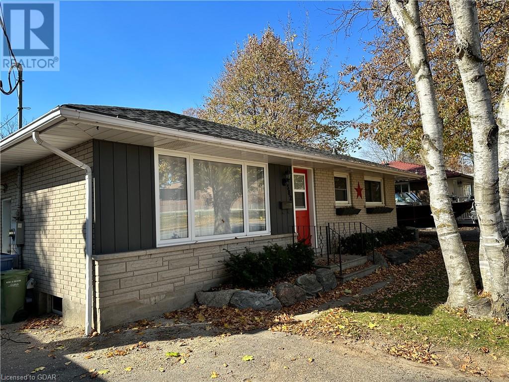 382 VICTORIA Road N Unit# LOWER