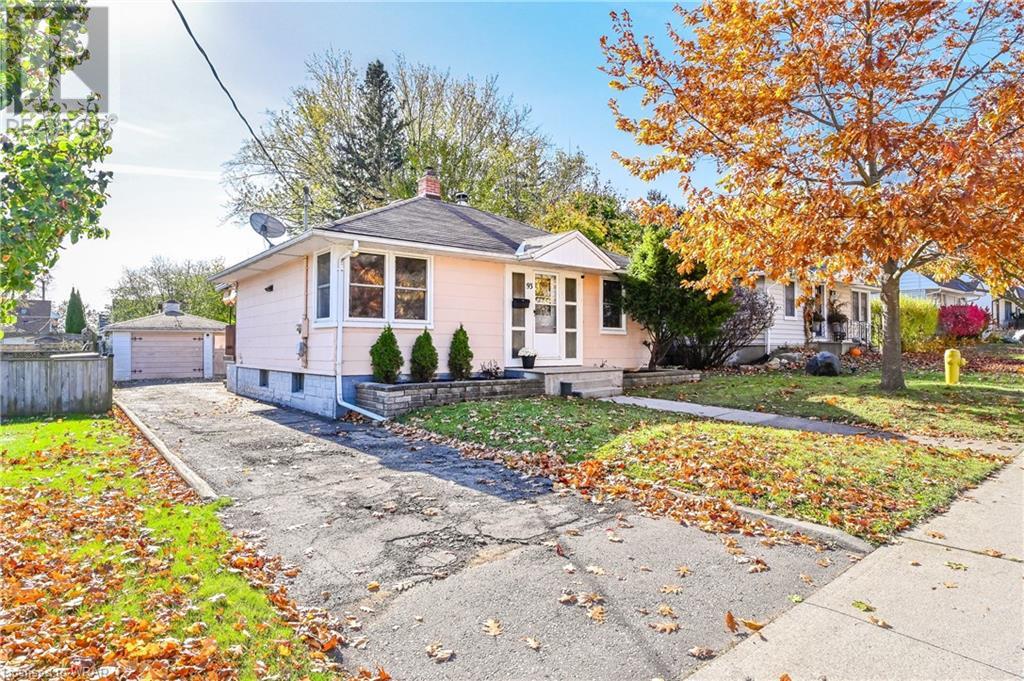93 BALLANTYNE Avenue
