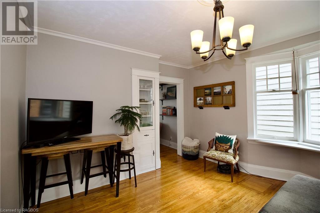 135 9TH Street W