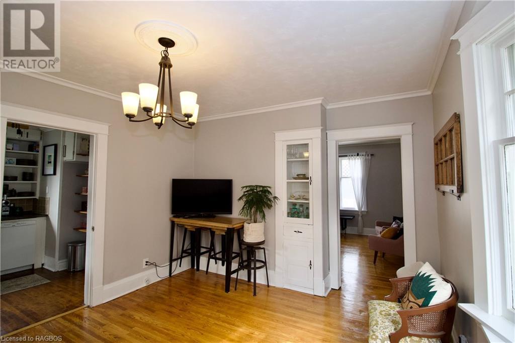 135 9TH Street W