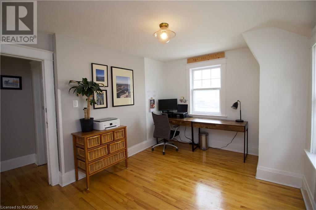 135 9TH Street W