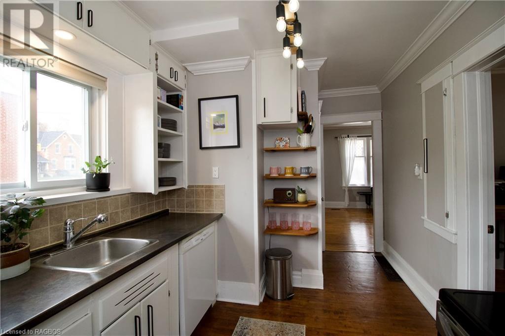 135 9TH Street W