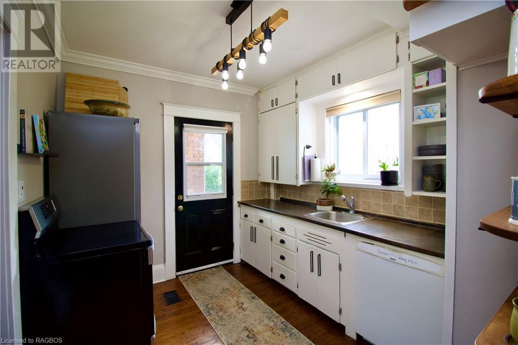 135 9TH Street W
