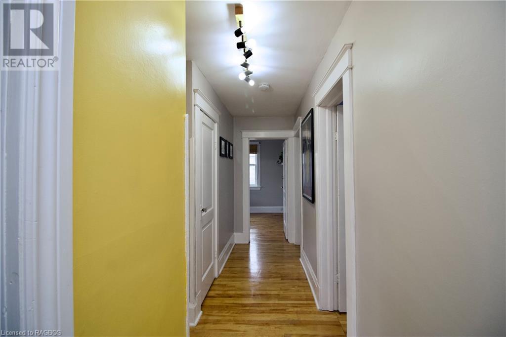 135 9TH Street W