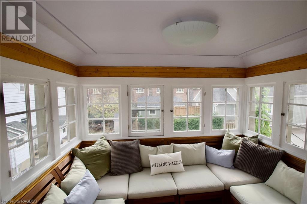 135 9TH Street W