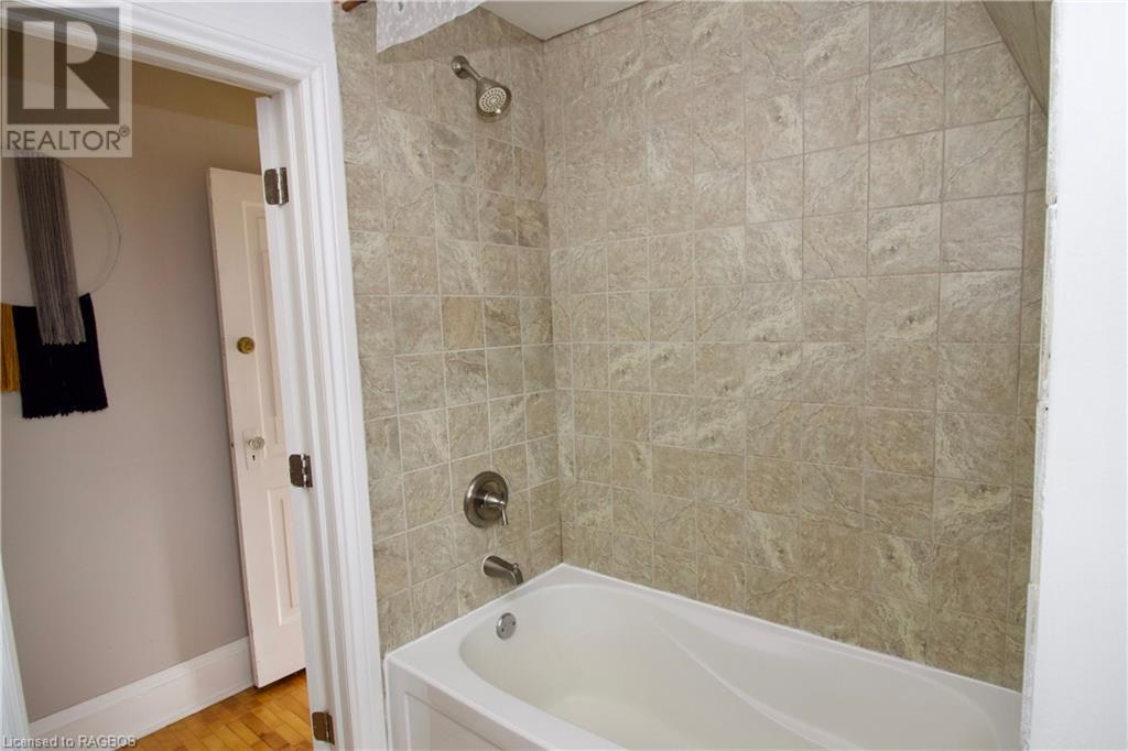 135 9TH Street W