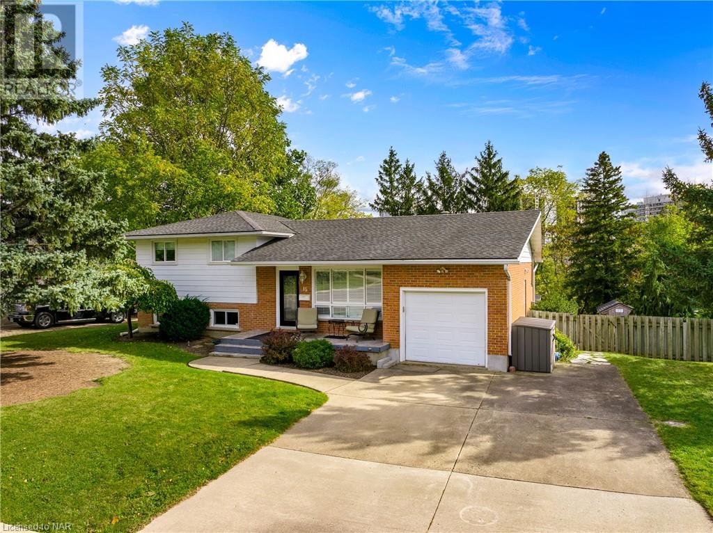 15 RIVERVIEW Boulevard