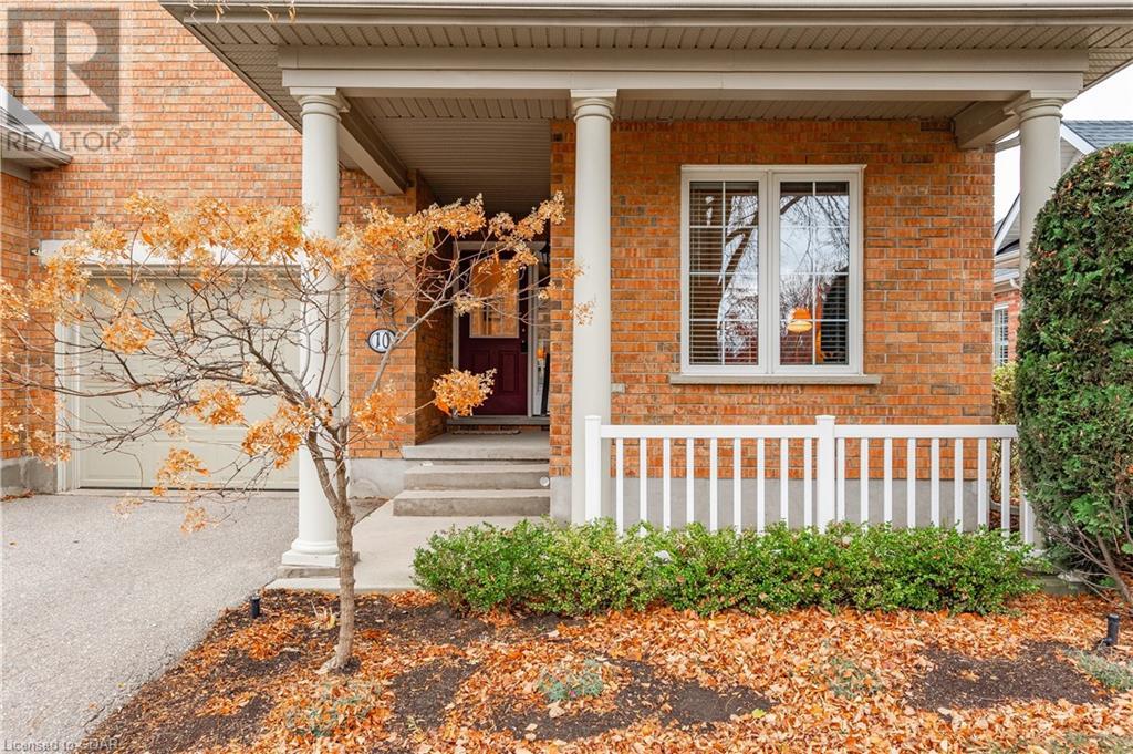 10 AMBERWOOD Lane