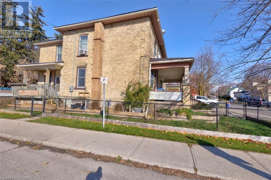 28 MEMORIAL Avenue