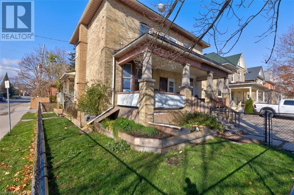 28 MEMORIAL Avenue
